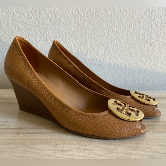 Tory Burch Peep Toe Sally Wedge Heel Pumps Gold Tan Size 8.5 - Picture 1 of 15